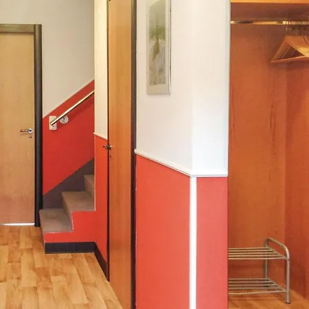 Apt, 2 Apartment